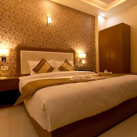 Hotel Yuvraj Grand Jabalpur Exteriör bild