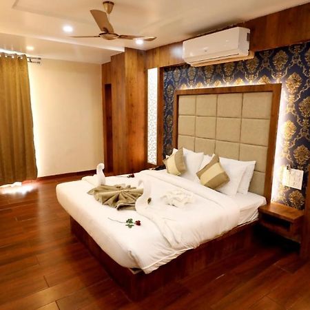 Hotel Yuvraj Grand Jabalpur Exteriör bild