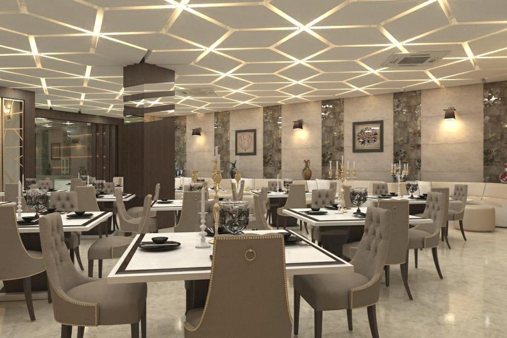 Hotel Yuvraj Grand Jabalpur Exteriör bild