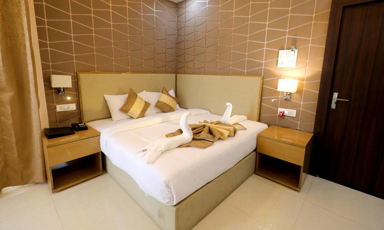 Hotel Yuvraj Grand Jabalpur Exteriör bild