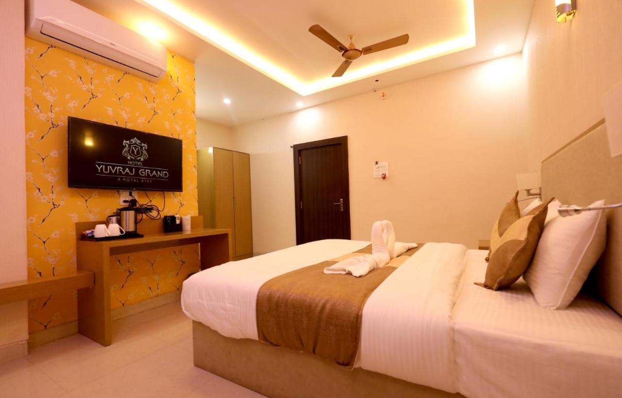 Hotel Yuvraj Grand Jabalpur Exteriör bild