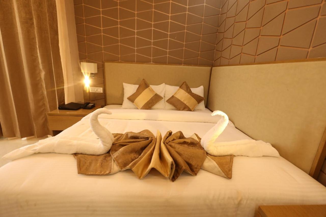 Hotel Yuvraj Grand Jabalpur Exteriör bild
