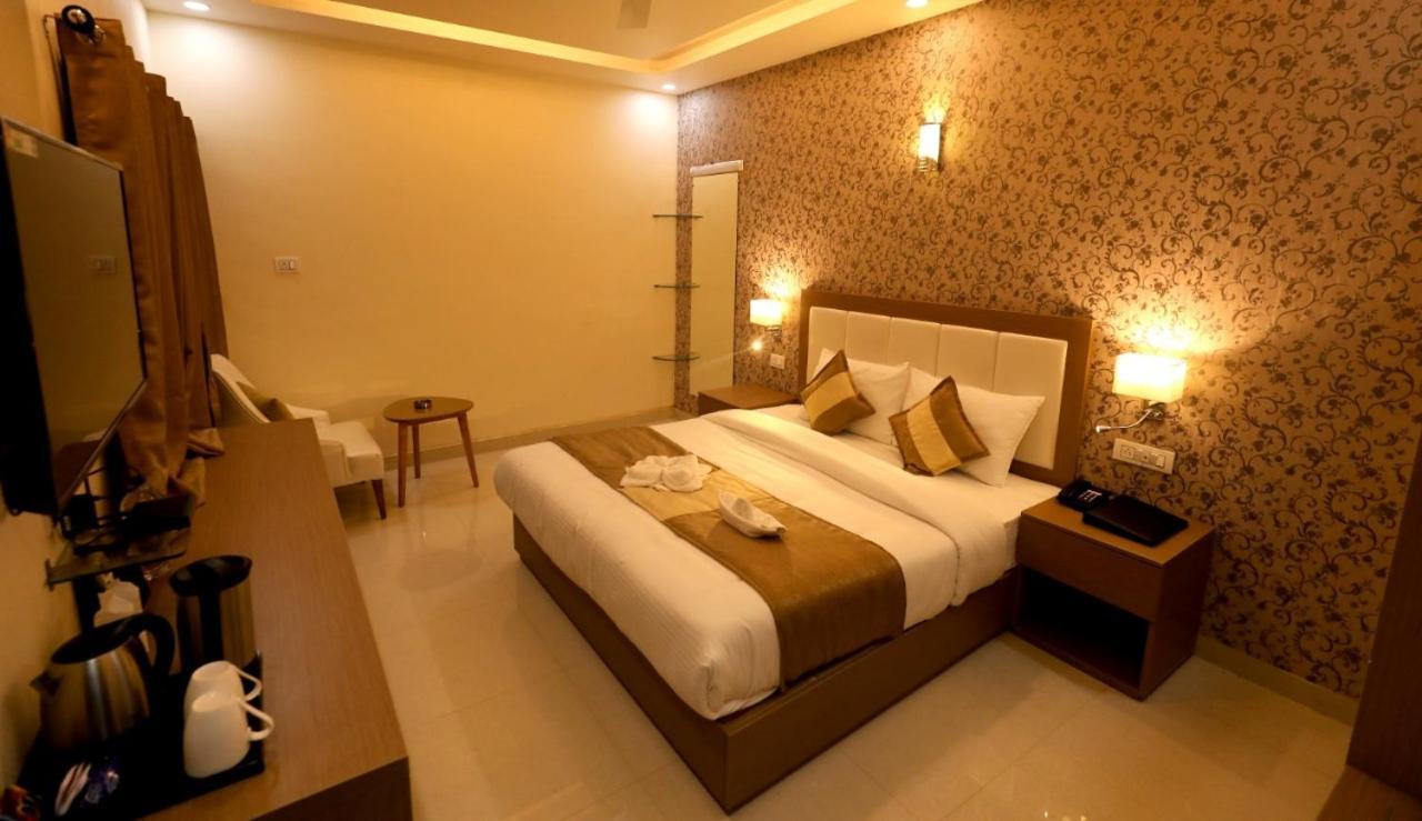 Hotel Yuvraj Grand Jabalpur Exteriör bild