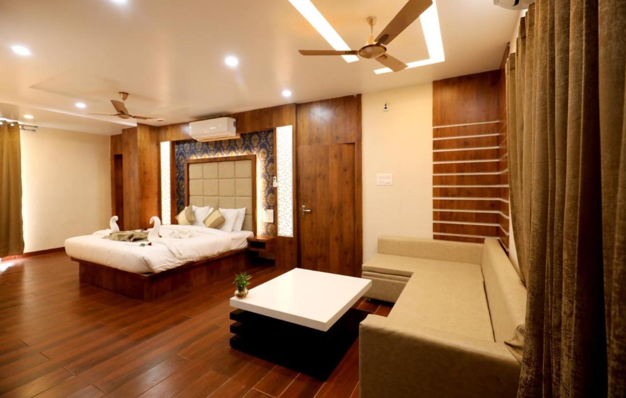 Hotel Yuvraj Grand Jabalpur Exteriör bild