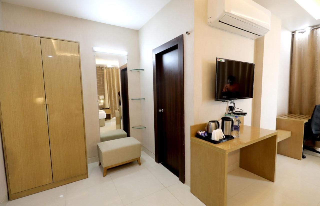 Hotel Yuvraj Grand Jabalpur Exteriör bild