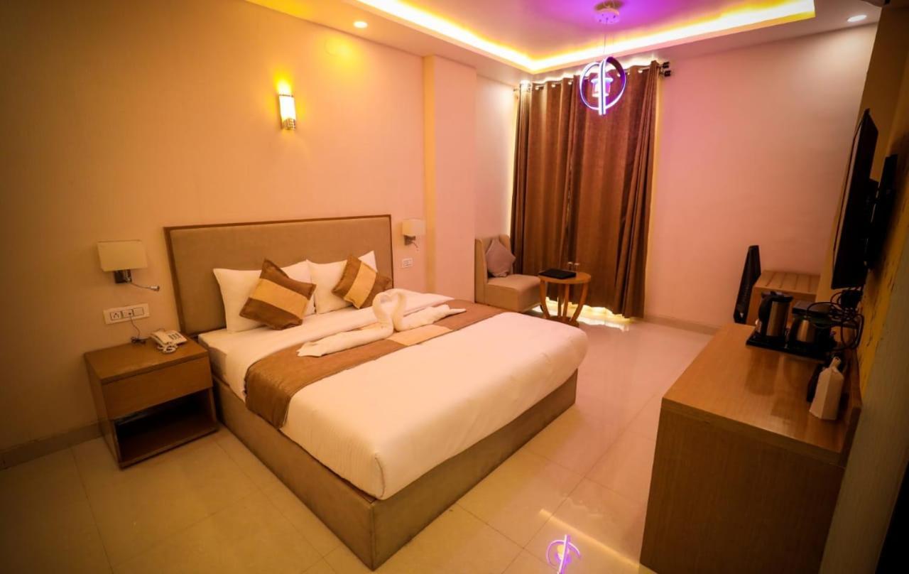 Hotel Yuvraj Grand Jabalpur Exteriör bild
