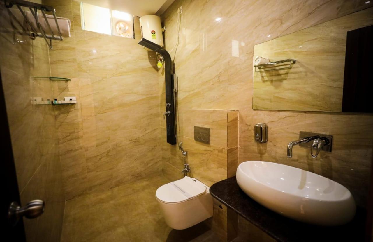Hotel Yuvraj Grand Jabalpur Exteriör bild