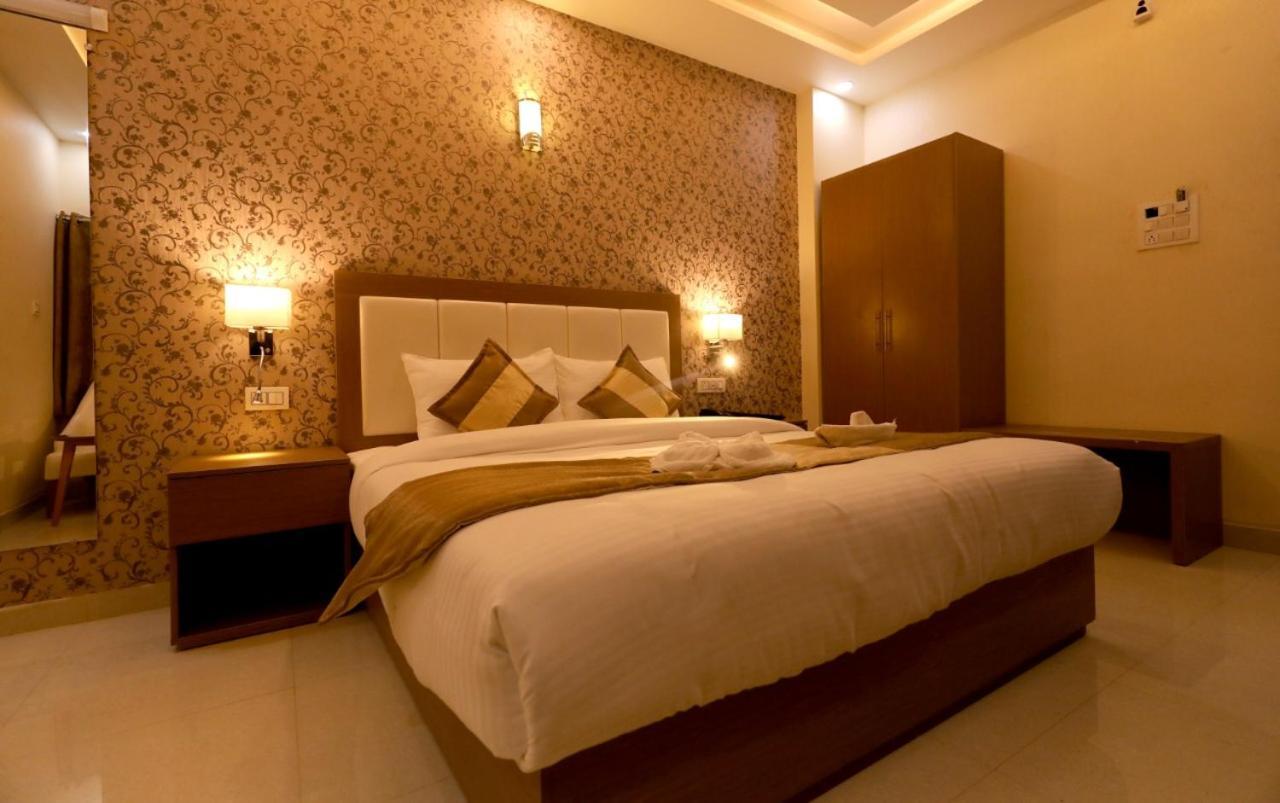 Hotel Yuvraj Grand Jabalpur Exteriör bild