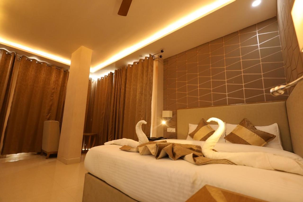 Hotel Yuvraj Grand Jabalpur Exteriör bild