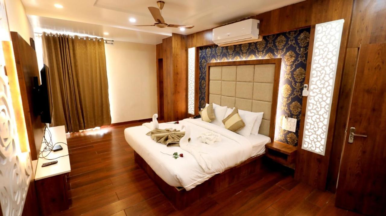 Hotel Yuvraj Grand Jabalpur Exteriör bild