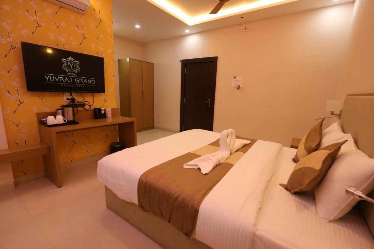 Hotel Yuvraj Grand Jabalpur Exteriör bild