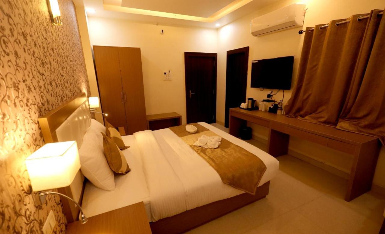 Hotel Yuvraj Grand Jabalpur Exteriör bild